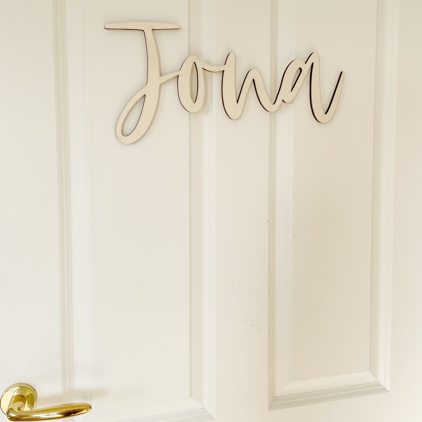 Türschild aus Holz mit Wunschnamen • personalisierbar